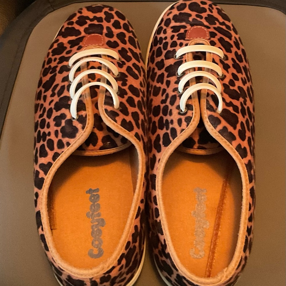 Women’s Cosyfeet Sneakers size 9